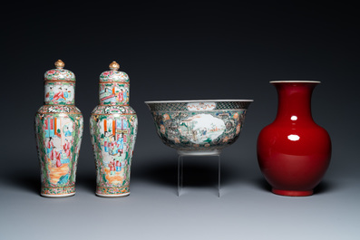 Three Chinese vases, a bowl and a dish, 19/20th C.