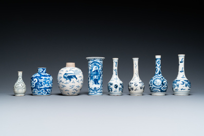 Veertien Chinese blauw-witte vazen, 18/20e eeuw