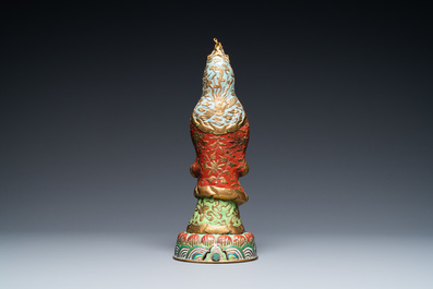 Une figure de Guanyin en &eacute;maux champlev&eacute;s et cuivre dor&eacute;, Chine, Qing