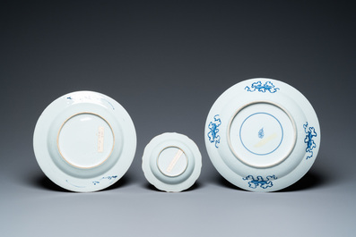 Onze assiettes en porcelaine de Chine en bleu et blanc, Kangxi et apr&egrave;s