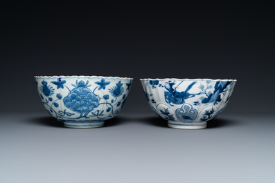 Deux bols en porcelaine de Chine en bleu et blanc, Kangxi et Wanli