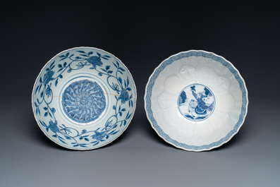 Twee Chinese blauw-witte kommen, Kangxi en Wanli