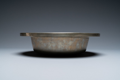 A Chinese paktong metal 'dragon' bowl and a rectangular box and cover, 19/20th C.