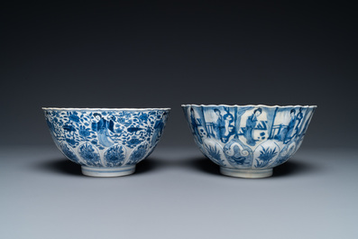 Twee Chinese blauw-witte kommen, Chenghua merk, Kangxi