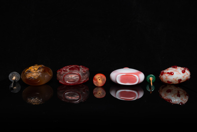 Four Chinese agate and glass snuff bottles, 19/20th C.