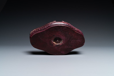 Un grand groupe figurant des oiseaux sur branches fleuries en corail rouge sculpt&eacute;, Chine, 19/20&egrave;me