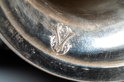 Un vase en argent figurant le caract&egrave;re 'Fu', Chine, 19/20&egrave;me