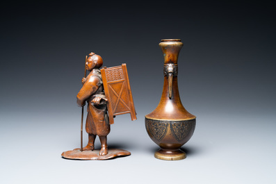 Un okimono et un vase en bronze, Japon, Meiji, 19&egrave;me