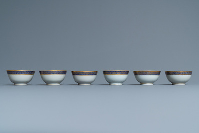 Six tasses et soucoupes en porcelaine de Chine monogramm&eacute;e sur fond dor&eacute;, Yongzheng/Qianlong