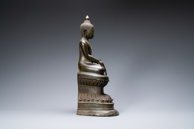 A large Burmese bronze figure of Buddha, 17/18th C.