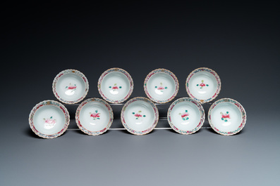 Neuf tasses et dix-sept soucoupes en porcelaine de Chine pour le march&eacute; Straits ou Peranakan, 19&egrave;me