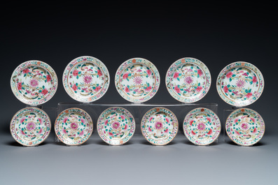 Neuf tasses et dix-sept soucoupes en porcelaine de Chine pour le march&eacute; Straits ou Peranakan, 19&egrave;me