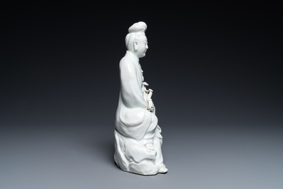 Une figure de Guanyin en porcelaine blanc de Chine, marque en creux, 19/20&egrave;me