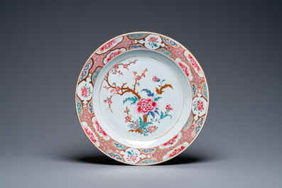 Six assiettes et un plat en porcelaine de Chine famille rose, verte et de style Imari, Kangxi/Qianlong
