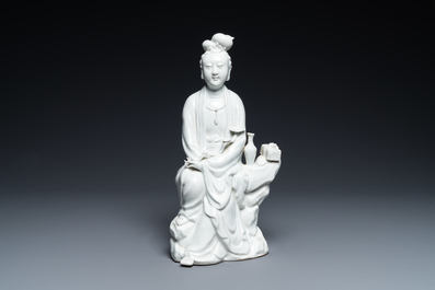 Une figure de Guanyin en porcelaine blanc de Chine, marque en creux, 19/20&egrave;me