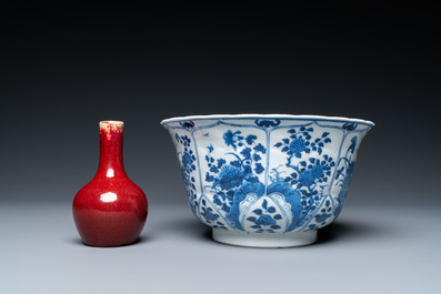 A Chinese famille rose dish, a blue and white bowl and a sang de boeuf vase, 19/20th C.