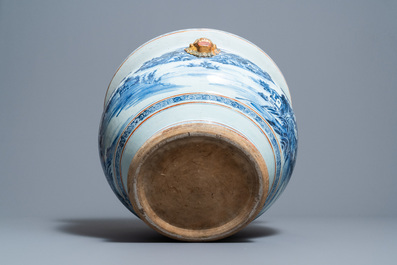 Een grote Chinese blauw-witte viskom met landschapsdecor, Qianlong