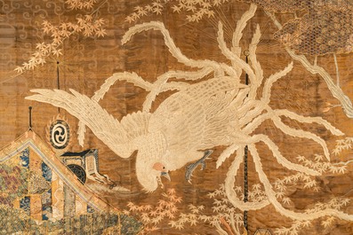 Een groot Japans geborduurd zijden paneel met een feniks, Meiji, 19e eeuw