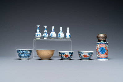 Une collection vari&eacute;e en porcelaine de Chine en bleu et blanc, famille rose et de style Imari, Kangxi/Qianlong