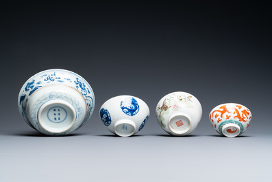 Een diverse collectie Chinees blauw-wit en famille rose porselein, 19/20e eeuw