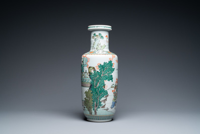 Un vase de forme rouleau en porcelaine de Chine famille verte, Kangxi