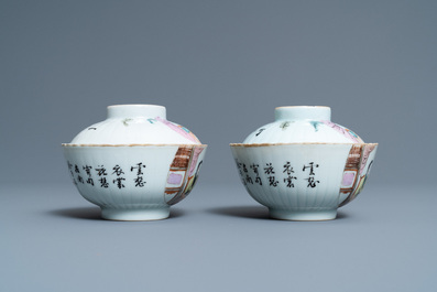 Une paire de bols couverts sur pr&eacute;sentoirs en porcelaine de Chine qianjiang cai, 19/20&egrave;me