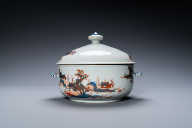 Une terrine couverte en porcelaine de Chine de style Imari, Qianlong