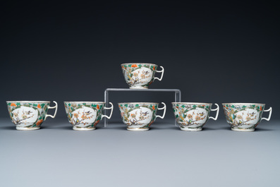 Un service &agrave; th&eacute; de 14 pi&egrave;ces en porcelaine de Chine famille verte de Canton dans son coffret de pr&eacute;sentation, 19&egrave;me