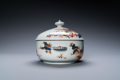 Een Chinese Imari-stijl terrine met deksel, Qianlong