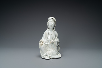 A Chinese Dehua blanc de Chine figure of Guanyin, 18/19th C.