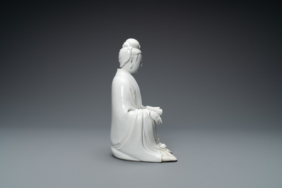 Een Chinese Dehua blanc de Chine figuur van Guanyin, Boji Yuren merk, 18/19e eeuw