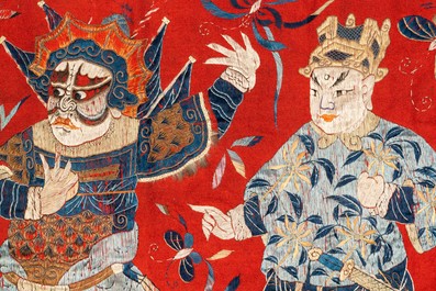 Une toile en feutre rouge &agrave; broderie en soie de figures, Chine, 19&egrave;me