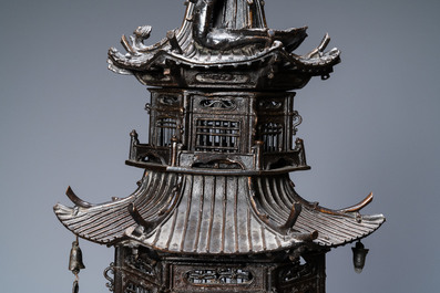 Un br&ucirc;le-parfum de taille monumentale en bronze en forme d'&eacute;l&eacute;phant, 'koro', Japon, Edo/Meiji, 19&egrave;me