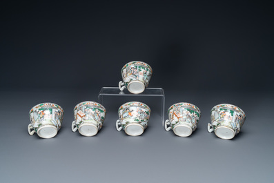 Un service &agrave; th&eacute; de 14 pi&egrave;ces en porcelaine de Chine famille verte de Canton dans son coffret de pr&eacute;sentation, 19&egrave;me