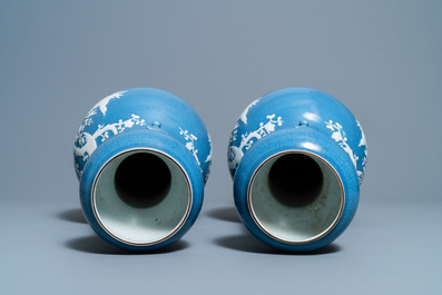 Une paire de vases en porcelaine de Chine en bleu monochrome d&eacute;cor&eacute;s en engobe blanche, Chine, 19&egrave;me