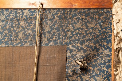 Un grand panneau en broderie de soie &agrave; d&eacute;cor de m&eacute;daillons aux paysages, Japon, Meiji, 19&egrave;me