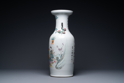 A Chinese qianjiang cai vase with peach handles, 19/20th C.