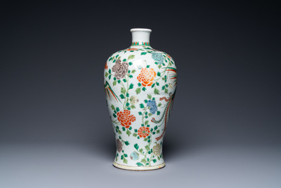 A Chinese famille verte 'meiping' vase with phoenixes, 19th C.