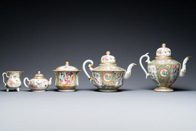 Un service &agrave; th&eacute; de 27 pi&egrave;ces en porcelaine de Chine famille rose de Canton armori&eacute;e aux armes d'Ormiston pour le march&eacute; &eacute;cossais, 19&egrave;me