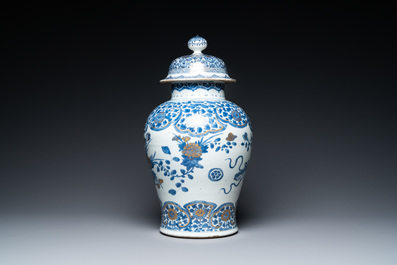 A Chinese gilt-heightened blue and white vase and cover, Kangxi/Yongzheng