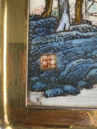 Trois plaques en porcelaine de Chine qianjiang cai mont&eacute; dans un plateu en argent dor&eacute; marqu&eacute; Wolfers, R&eacute;publique