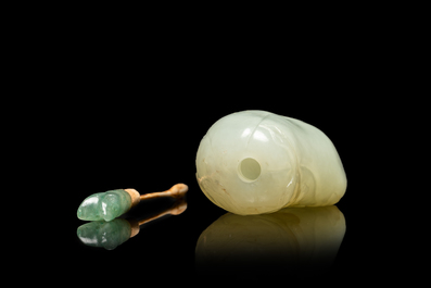 A Chinese pale celadon jade snuff bottle, 18/19th C.