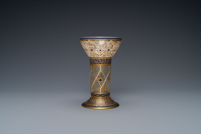 J. &amp; L. Lobmeyr, Wenen, eind 19e eeuw: Een beschilderde glazen beker in islamitische of Mammeluk-stijl
