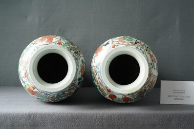 Une paire de vases en porcelaine de Chine famille verte &agrave; d&eacute;cor d'animaux mythiques, Kangxi