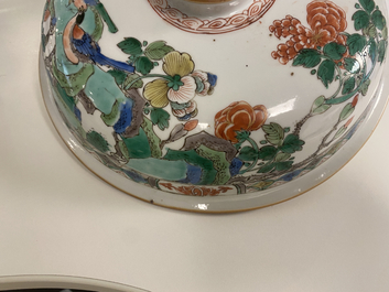 Un grand bol couvert en porcelaine de Chine famille verte, Kangxi