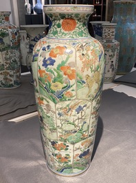 Une paire de vases en porcelaine de Chine famille verte &agrave; d&eacute;cor d'animaux mythiques, Kangxi