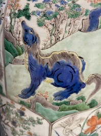 Une paire de vases en porcelaine de Chine famille verte &agrave; d&eacute;cor d'animaux mythiques, Kangxi