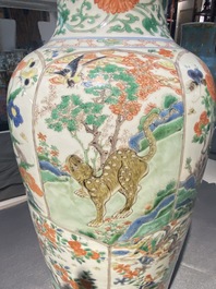 Une paire de vases en porcelaine de Chine famille verte &agrave; d&eacute;cor d'animaux mythiques, Kangxi