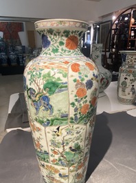 Une paire de vases en porcelaine de Chine famille verte &agrave; d&eacute;cor d'animaux mythiques, Kangxi