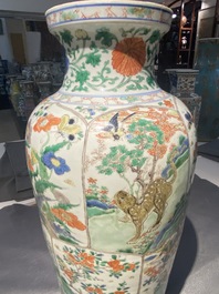 Une paire de vases en porcelaine de Chine famille verte &agrave; d&eacute;cor d'animaux mythiques, Kangxi